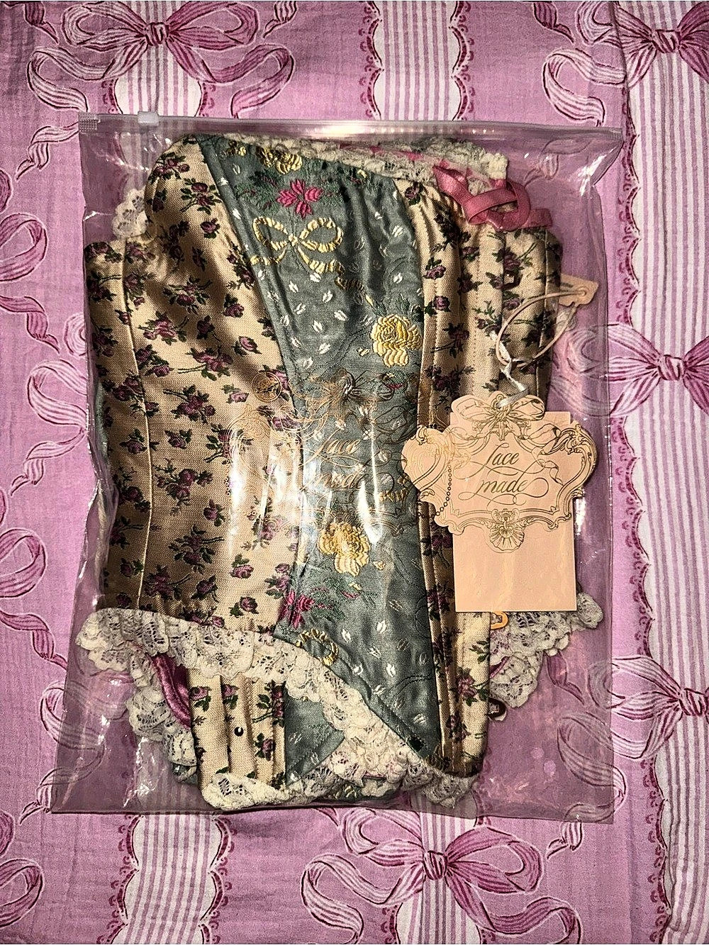 Lacemade Classic Queen Corset - Picture 8 of 8